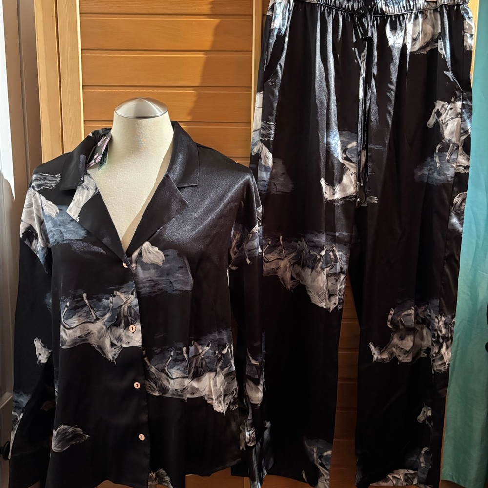BNWT  Luxurious Black and White Satin Pajama Set by Midnight Bakery